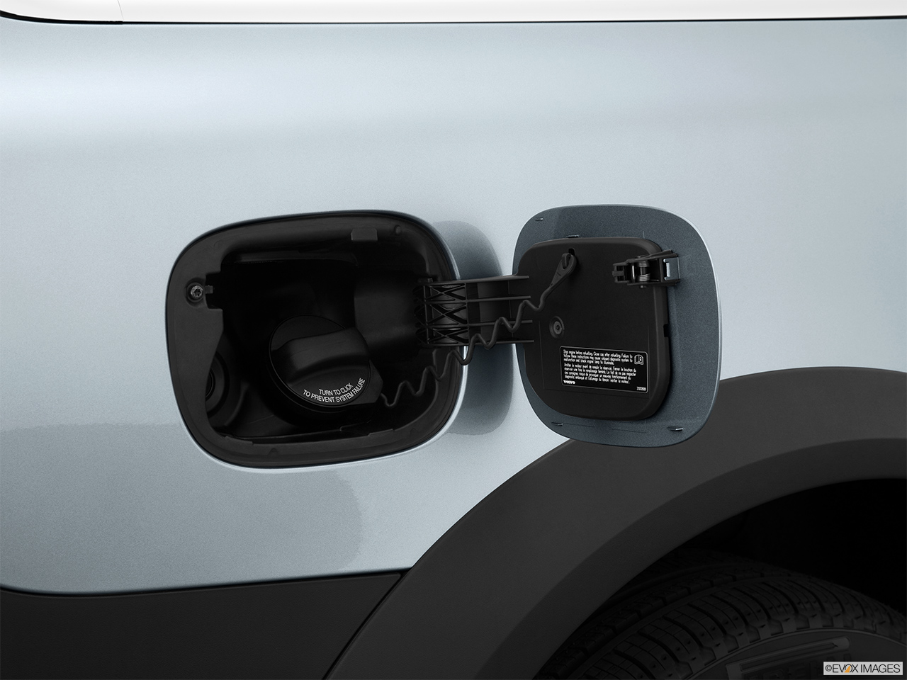 2013 Volvo XC70 T6 AWD Platinum Gas cap open. 