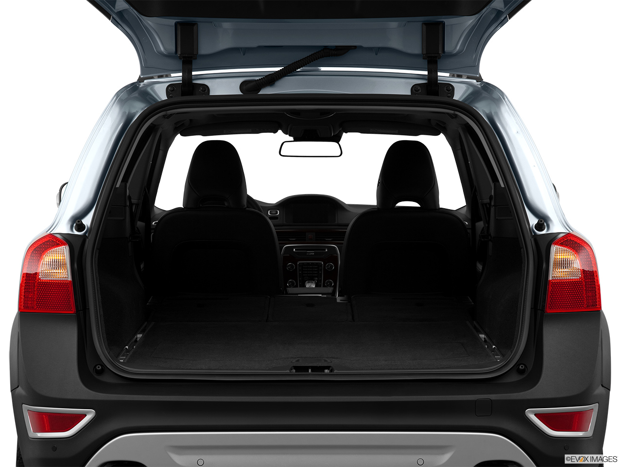 2013 Volvo XC70 T6 AWD Platinum Hatchback & SUV rear angle. 