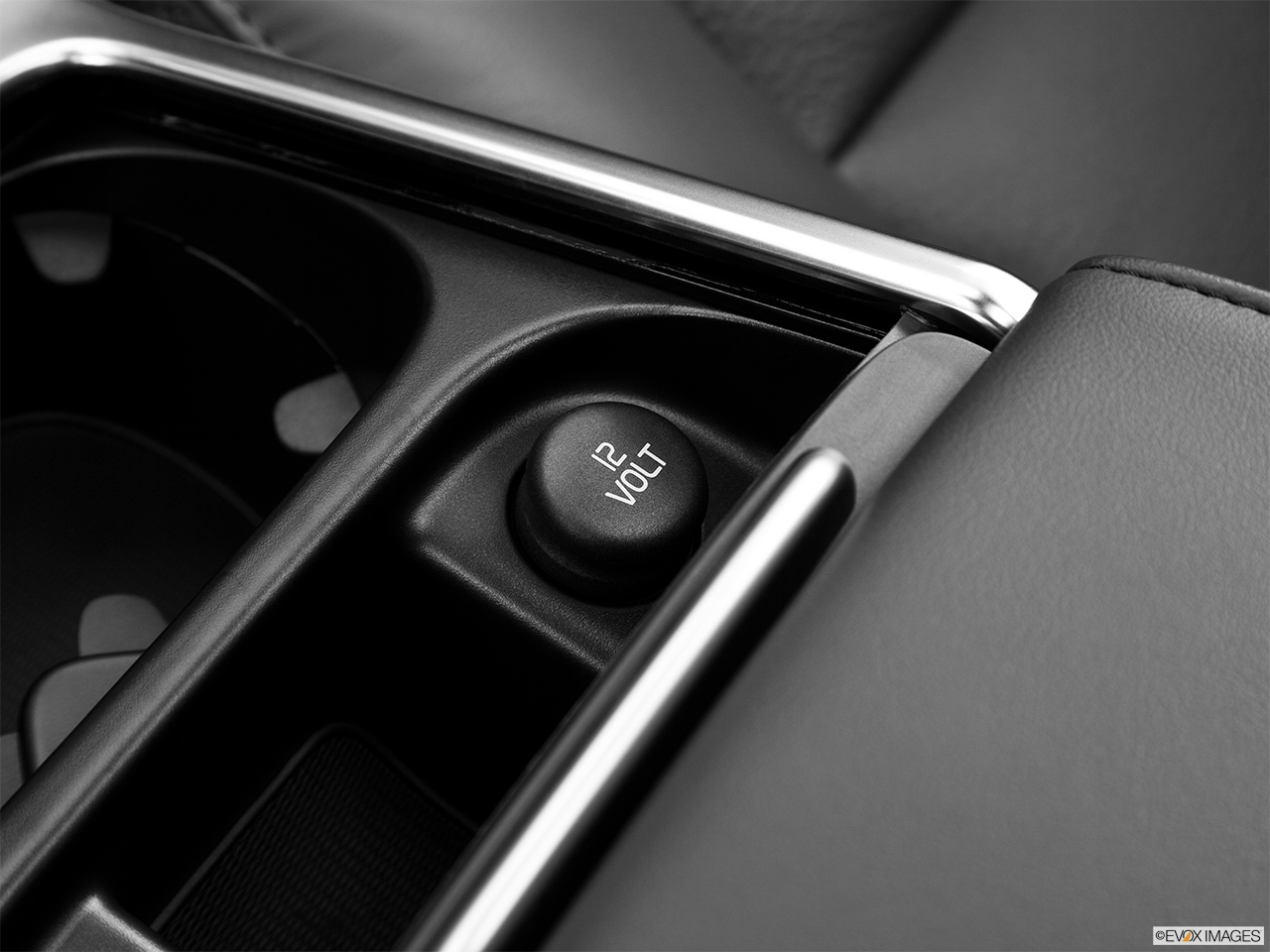 2013 Volvo XC70 T6 AWD Platinum Main power point. 