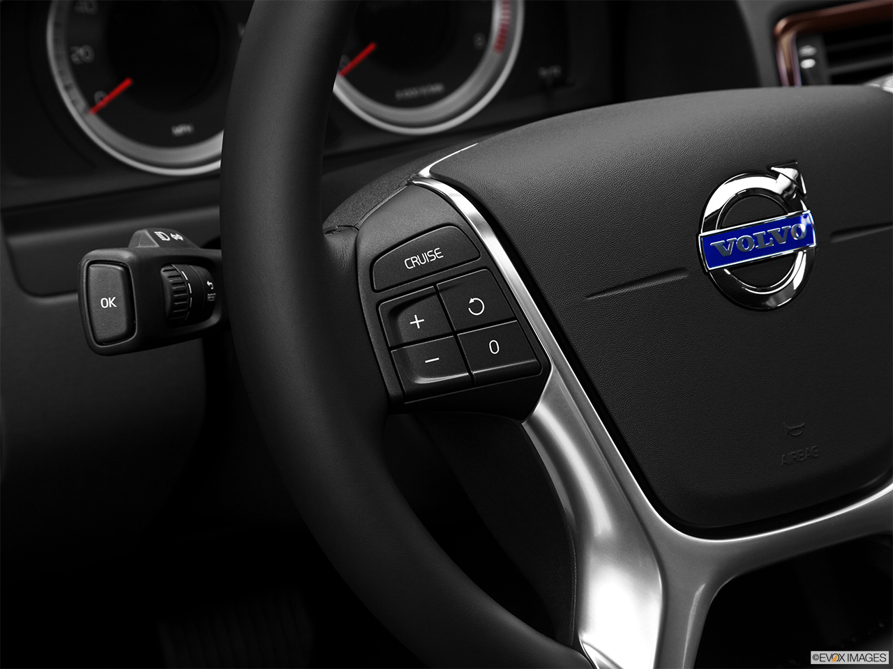 2013 Volvo XC70 T6 AWD Platinum Steering Wheel Controls (Left Side) 