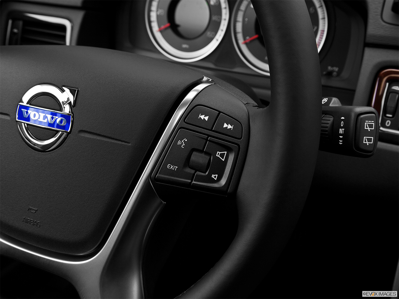 2013 Volvo XC70 T6 AWD Platinum Steering Wheel Controls (Right Side) 