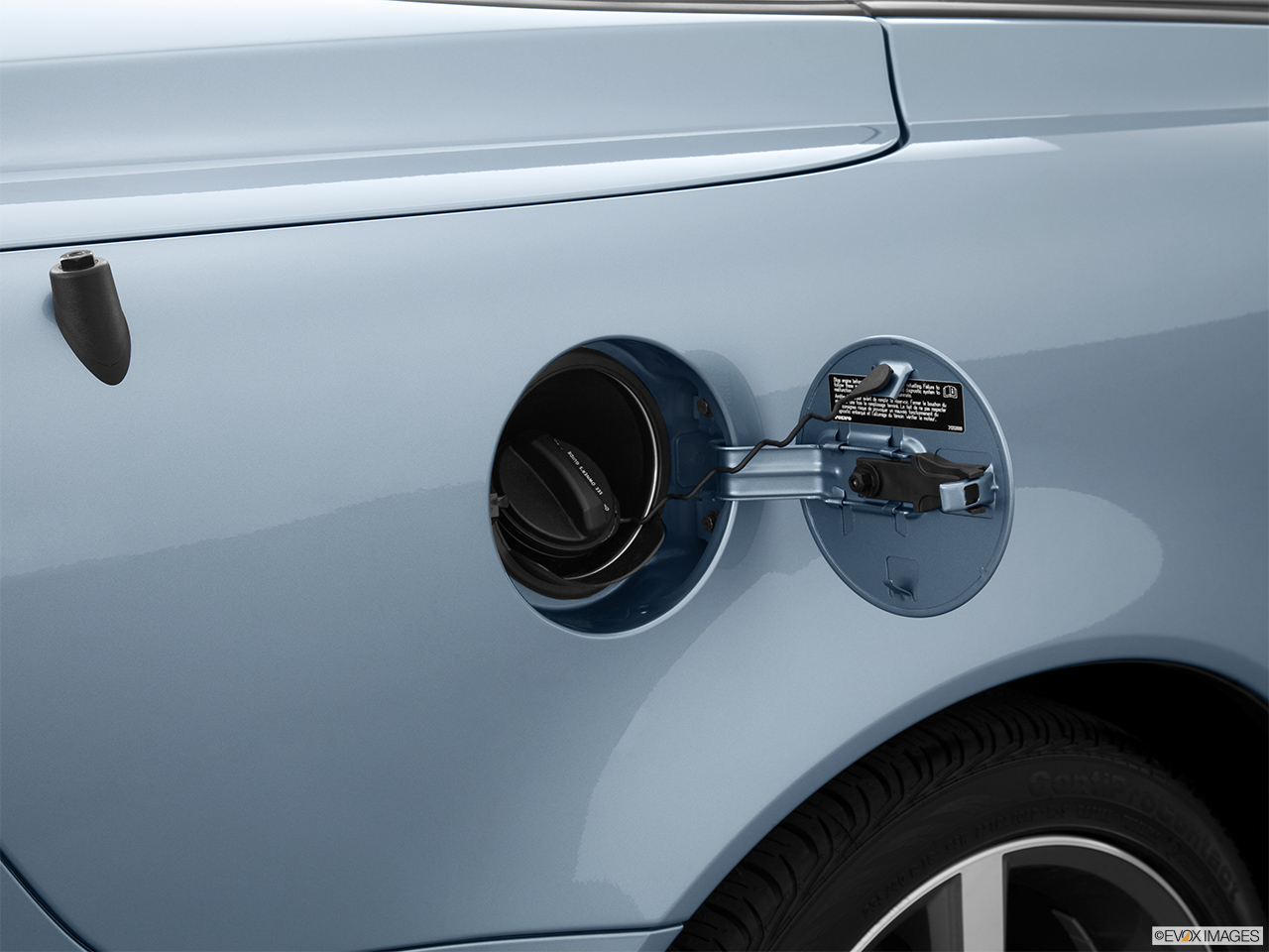 2013 Volvo C70 T5 Platinum Gas cap open. 