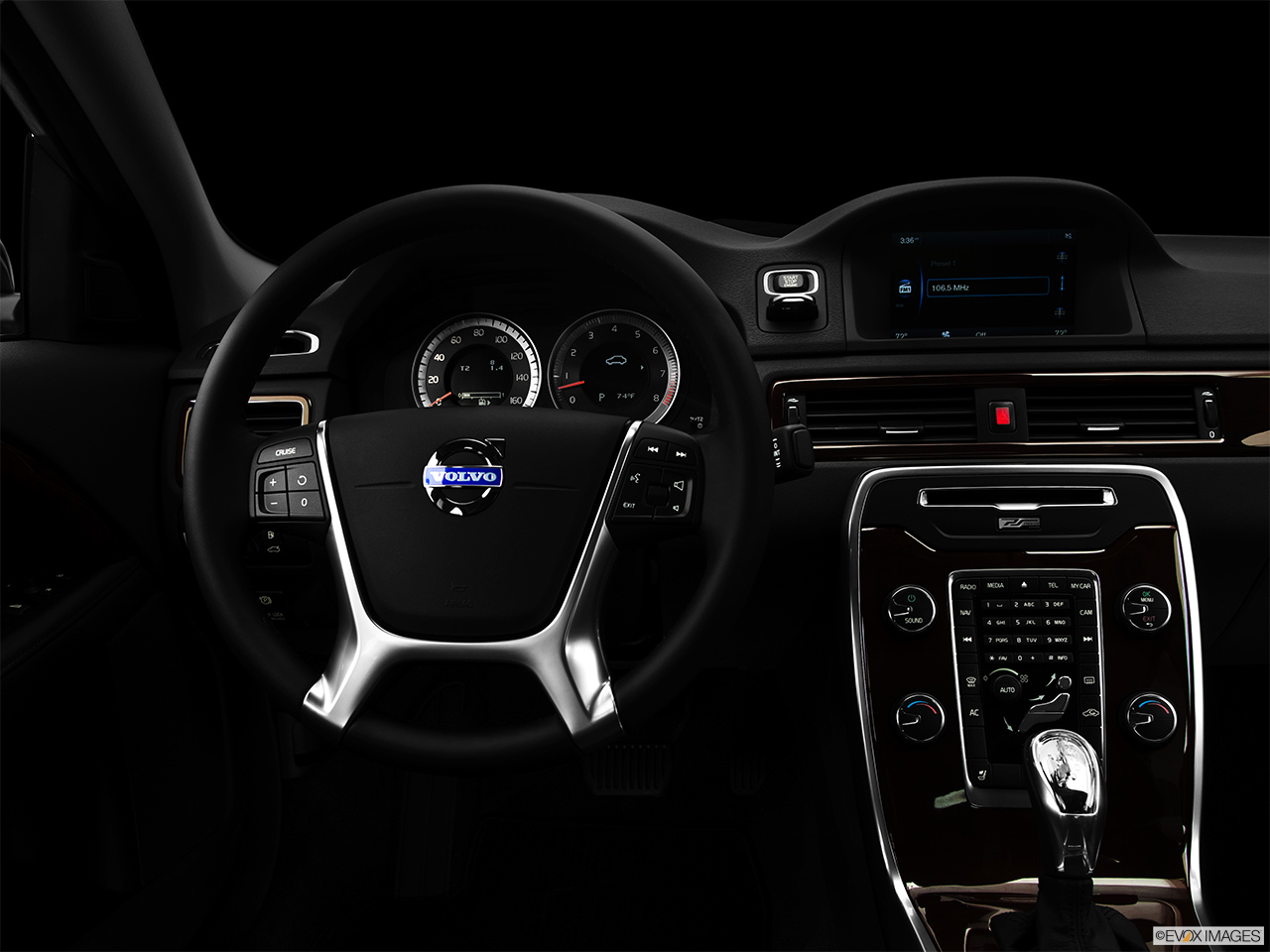 2013 Volvo S80 3.2 Platinum Centered wide dash shot - "night" shot. 