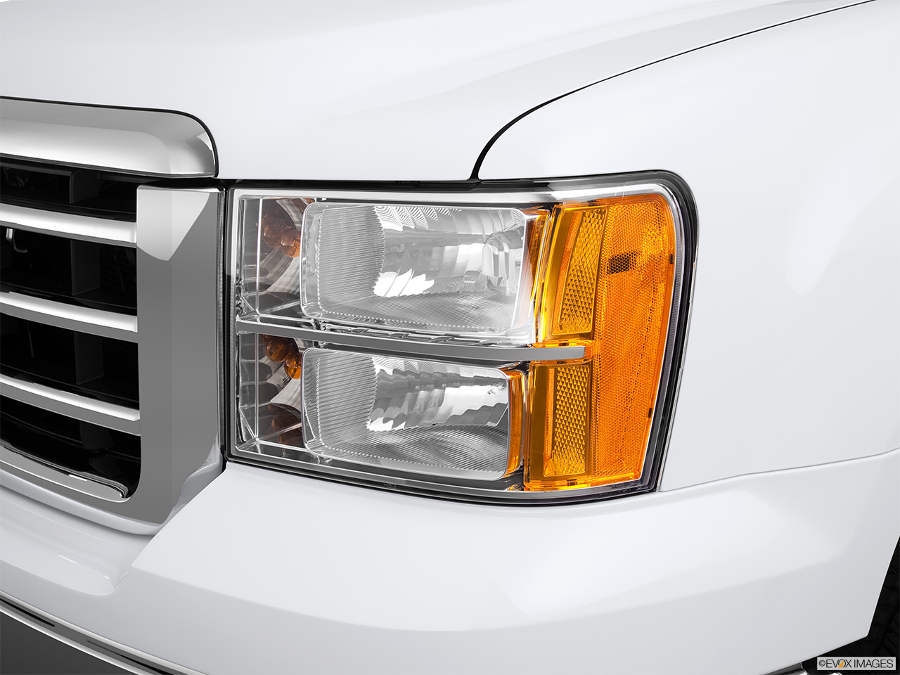 2013 GMC Sierra 1500 Hybrid 3HA Drivers Side Headlight. 