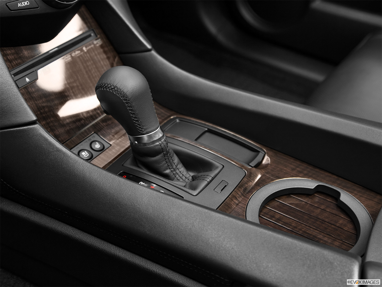 2013 Acura ZDX Base Gear shifter/center console. 