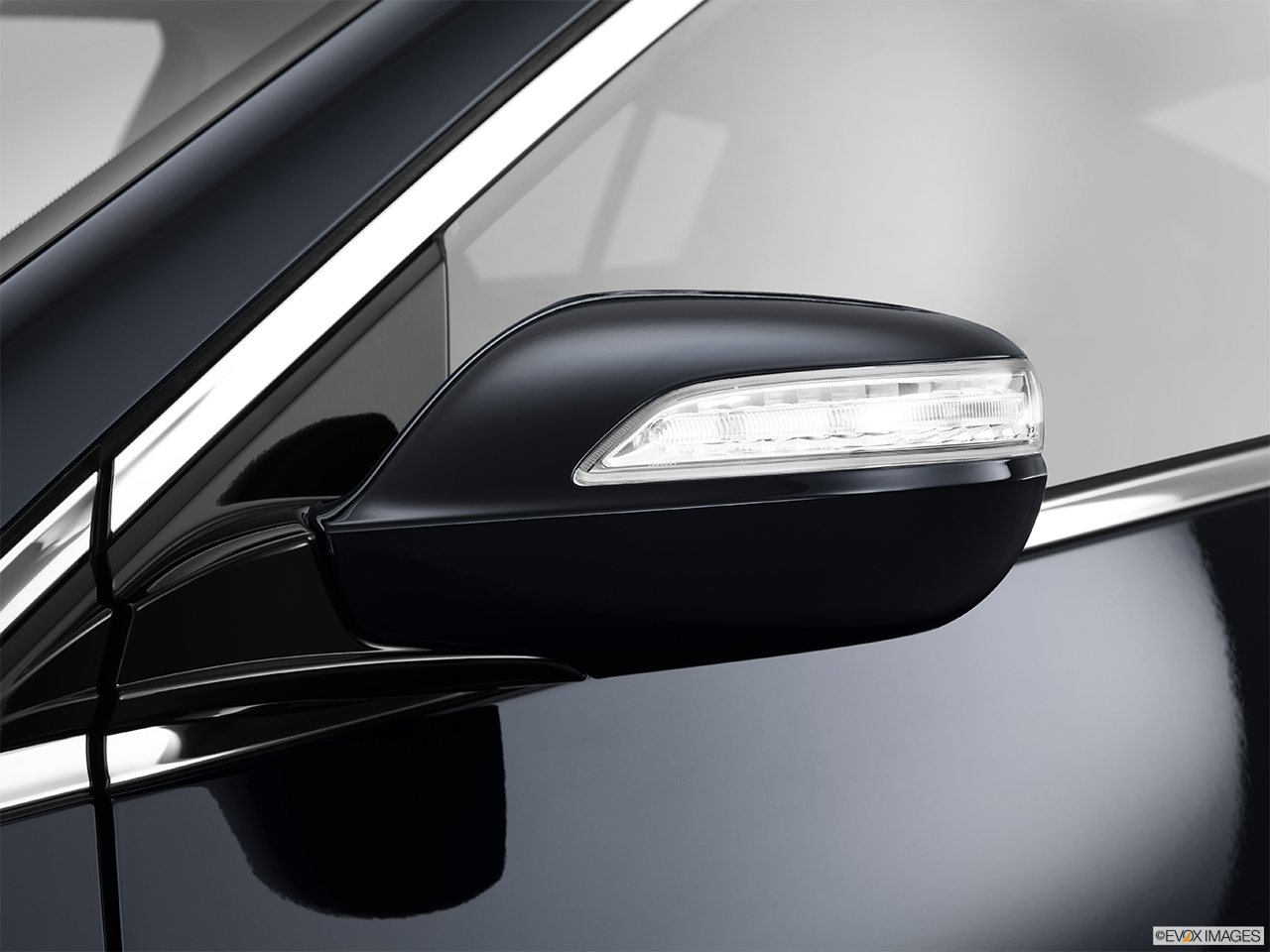 2013 Acura ZDX Base Driver's side mirror, 3_4 rear 