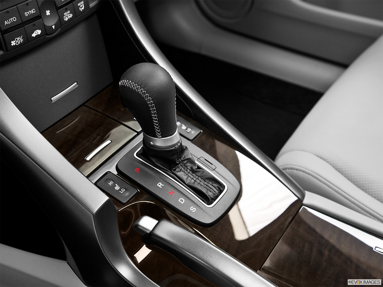 2013 Acura TSX Sport Wagon Base Gear shifter/center console. 