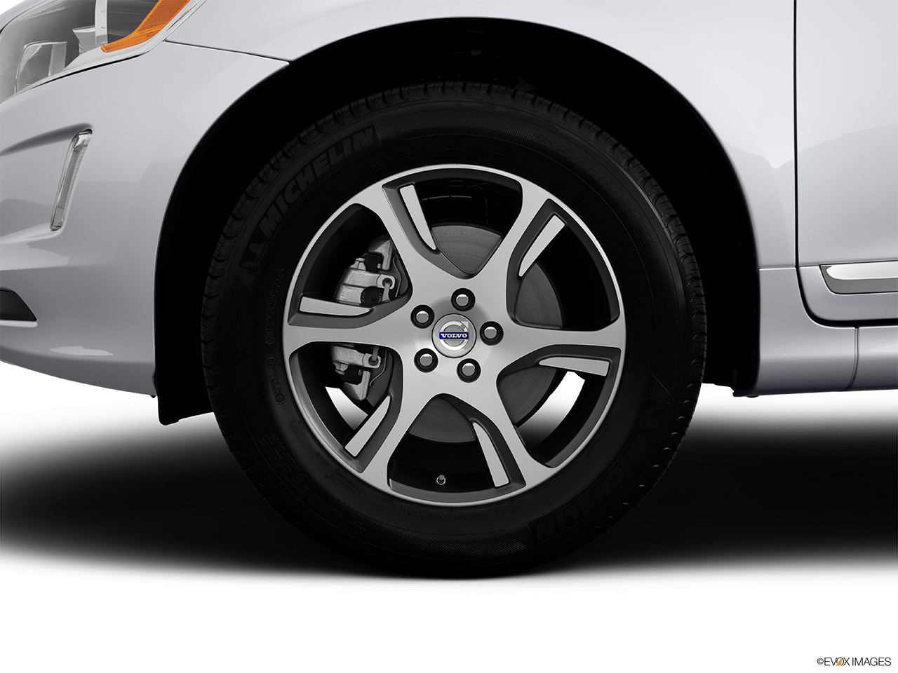 2014 Volvo XC60 T6 AWD Premier Plus Front Drivers side wheel at profile. 