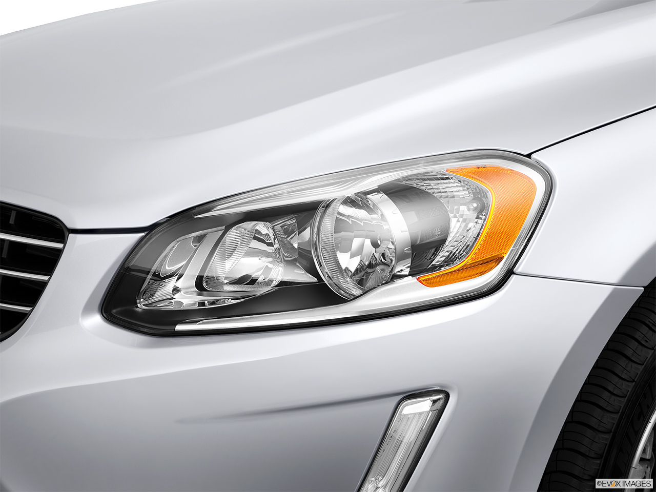 2014 Volvo XC60 T6 AWD Premier Plus Drivers Side Headlight. 