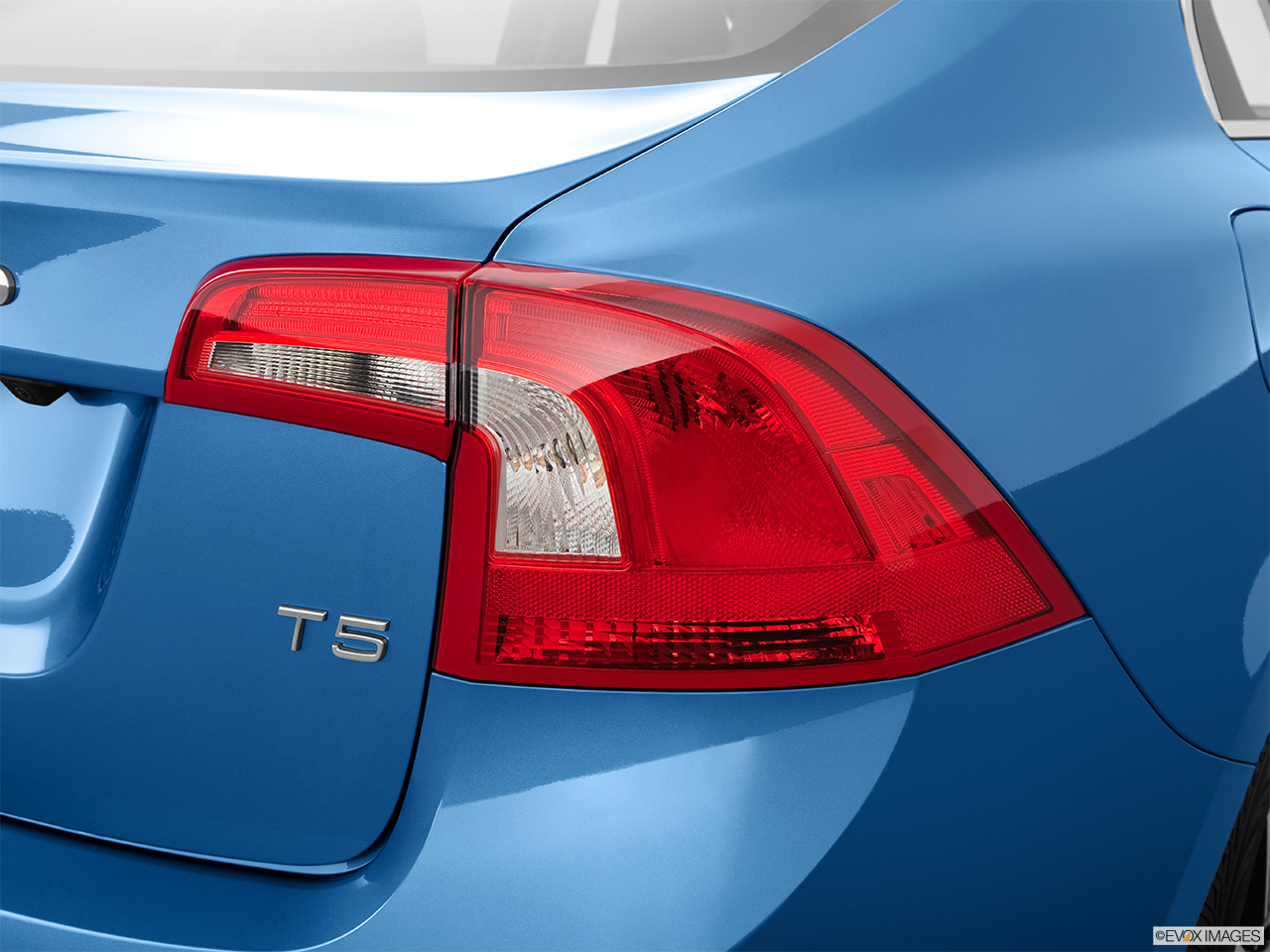 2014 Volvo S60 T5 FWD Premier Plus Passenger Side Taillight. 