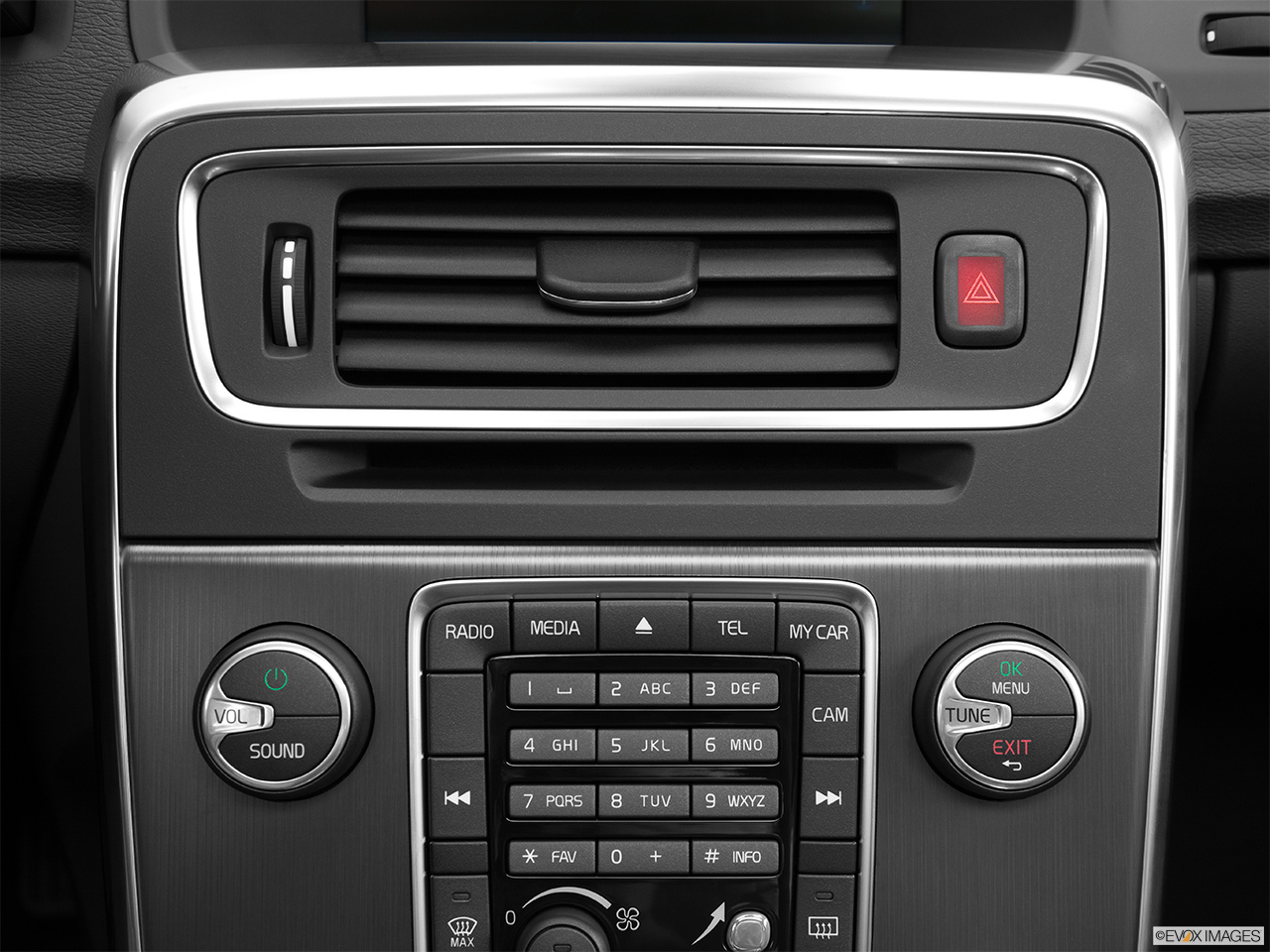 2014 Volvo S60 T5 FWD Premier Plus Closeup of radio head unit 