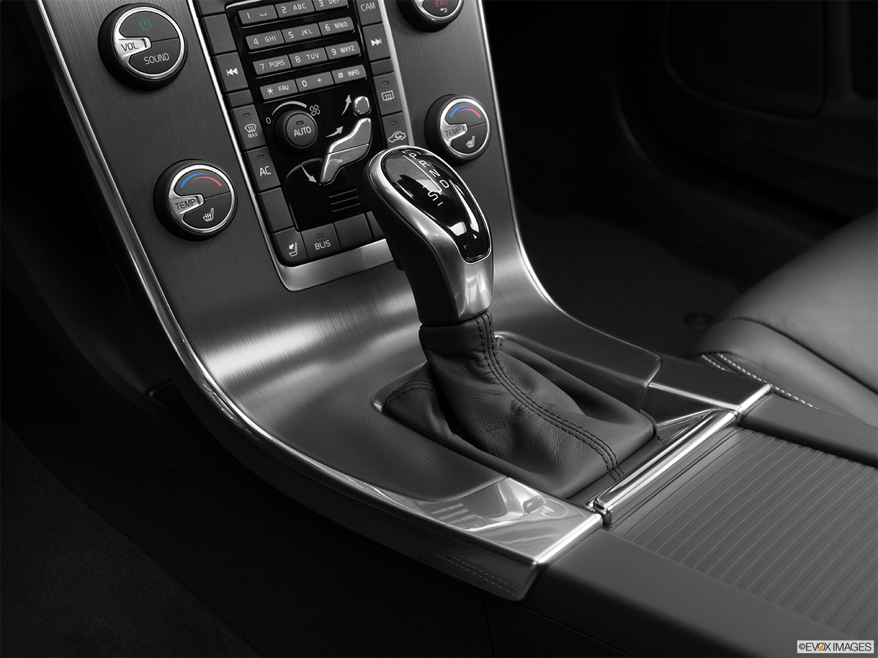 2014 Volvo S60 T5 FWD Premier Plus Gear shifter/center console. 