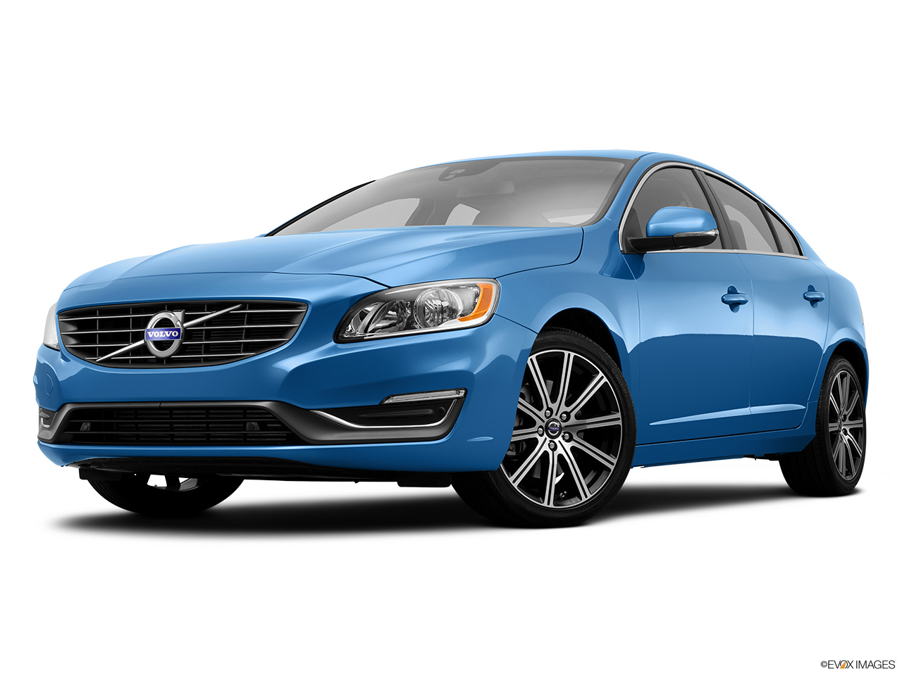 2014 Volvo S60 T5 FWD Premier Plus Front angle view, low wide perspective. 
