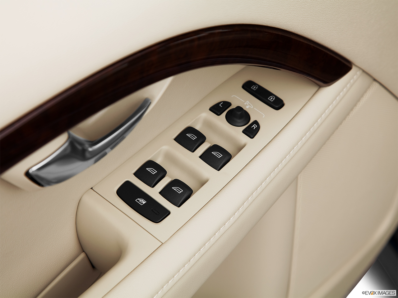 2014 Volvo S80 T6 AWD Platinum Driver's side inside window controls. 