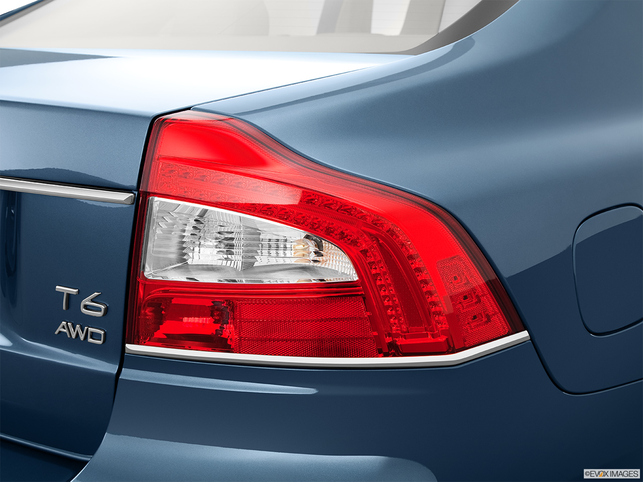 2014 Volvo S80 T6 AWD Platinum Passenger Side Taillight. 