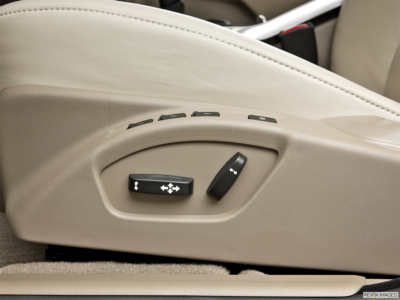 2014 Volvo S80 T6 AWD Platinum Seat Adjustment Controllers. 