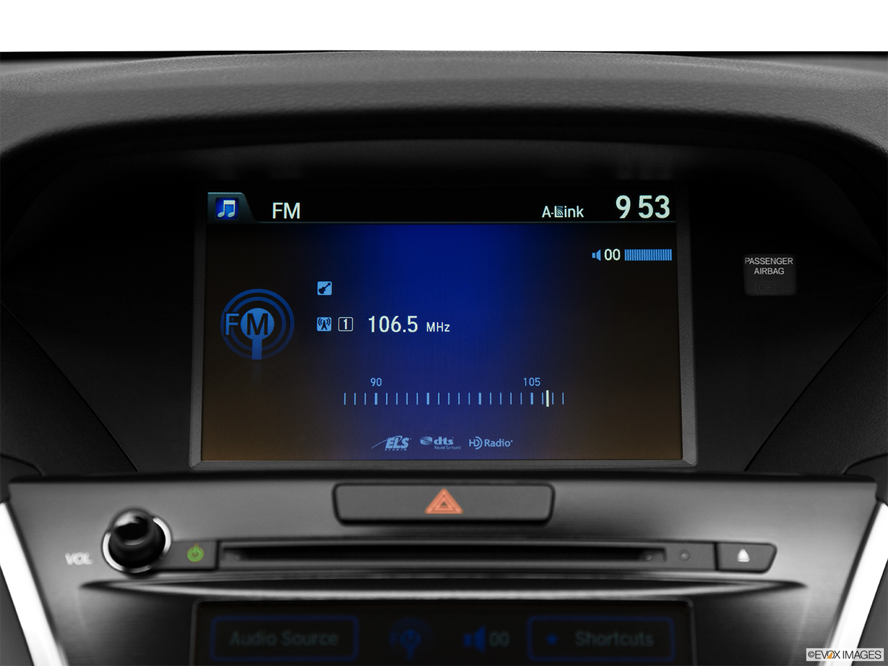 2014 Acura MDX SH-AWD Closeup of radio head unit 