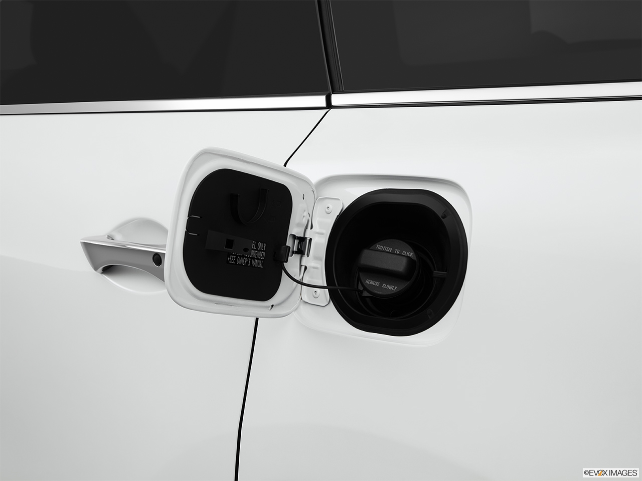 2014 Acura MDX SH-AWD Gas cap open. 
