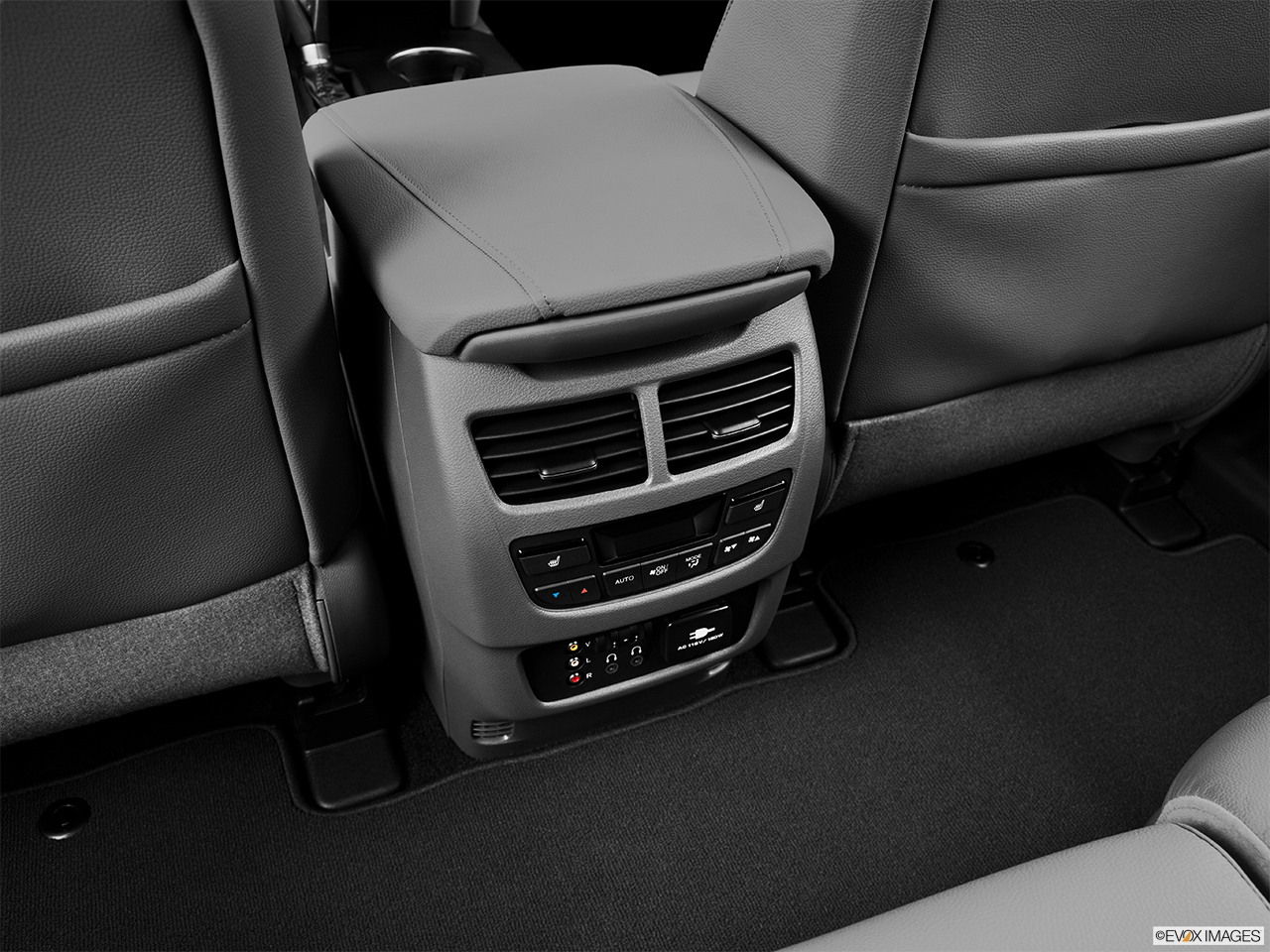 2014 Acura MDX SH-AWD Rear A/C controls. 