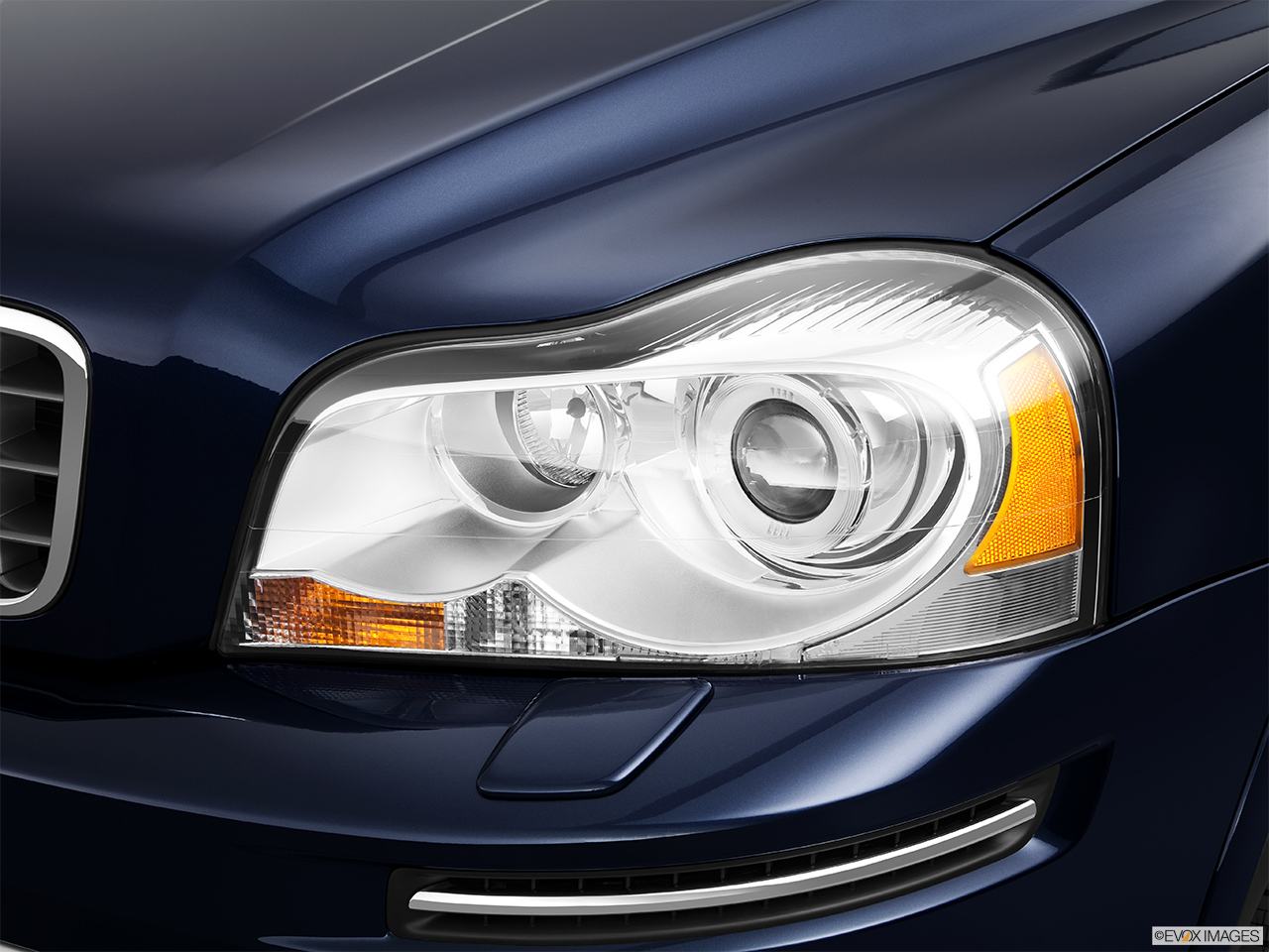 2014 Volvo XC90 3.2 FWD Premier Plus Drivers Side Headlight. 
