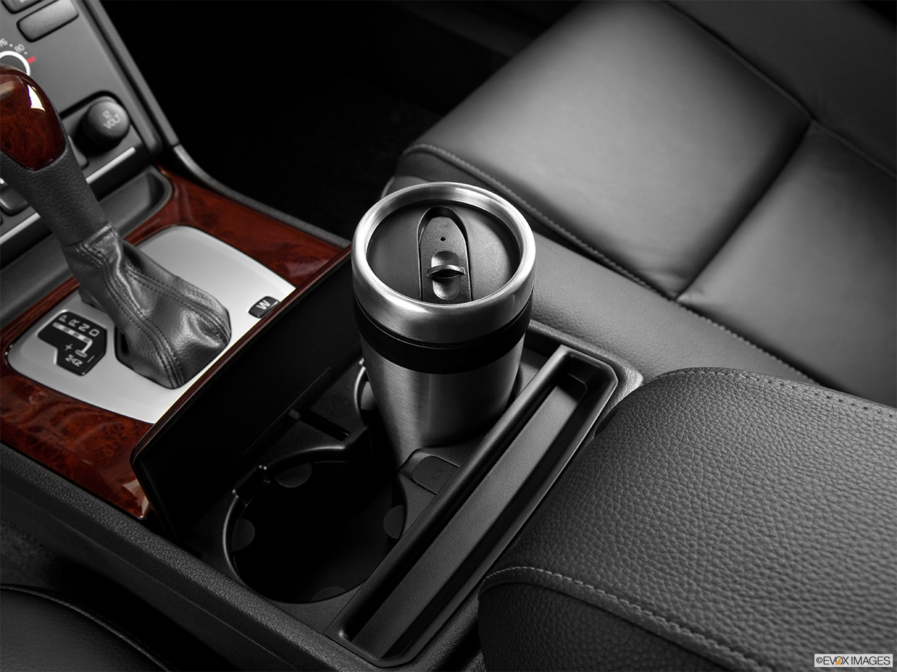 2014 Volvo XC90 3.2 FWD Premier Plus Cup holder prop (primary). 