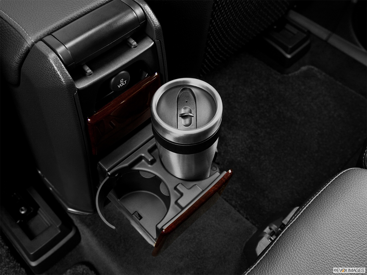 2014 Volvo XC90 3.2 FWD Premier Plus Cup holder prop (quaternary). 