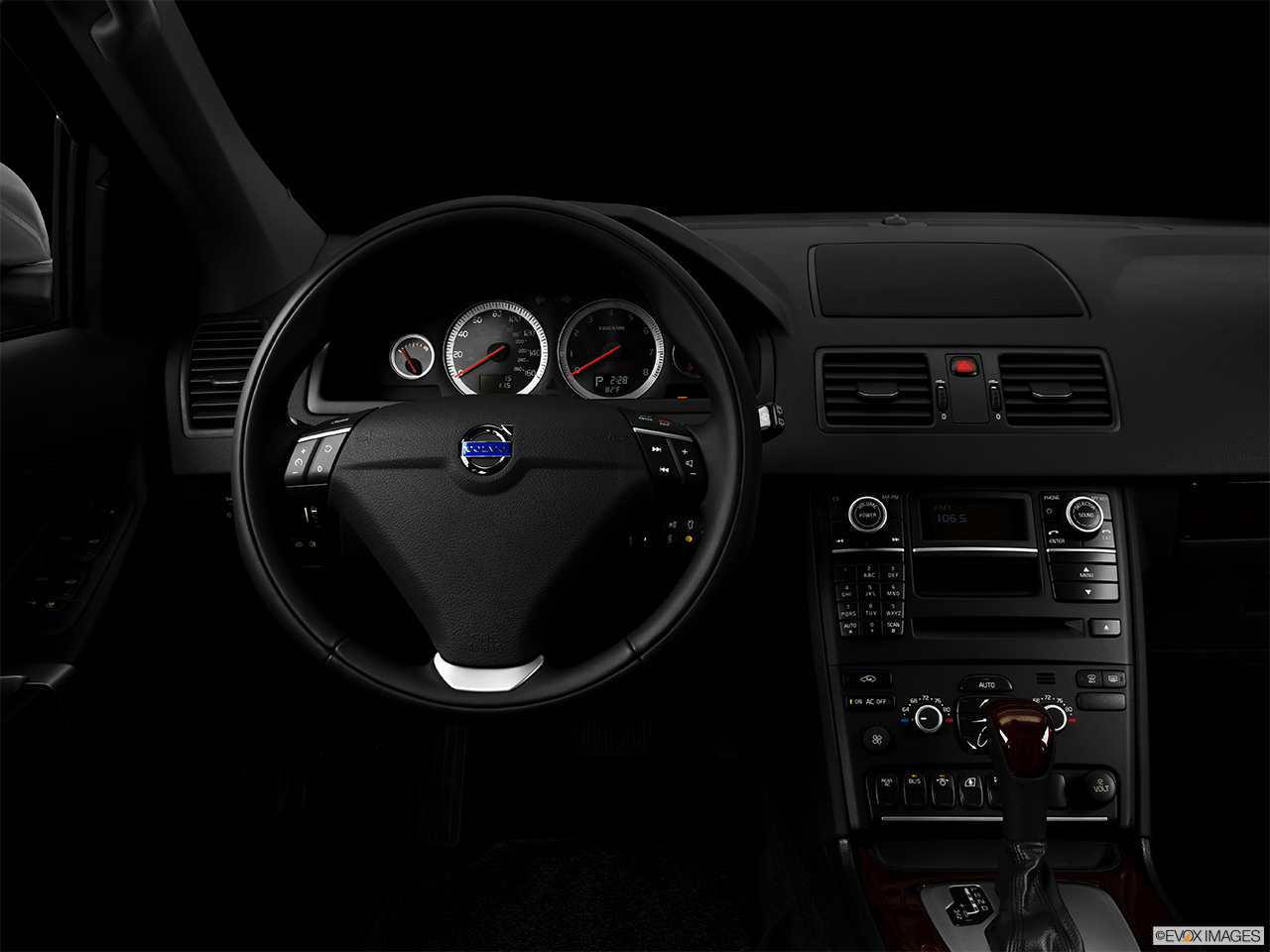 2014 Volvo XC90 3.2 FWD Premier Plus Centered wide dash shot - "night" shot. 