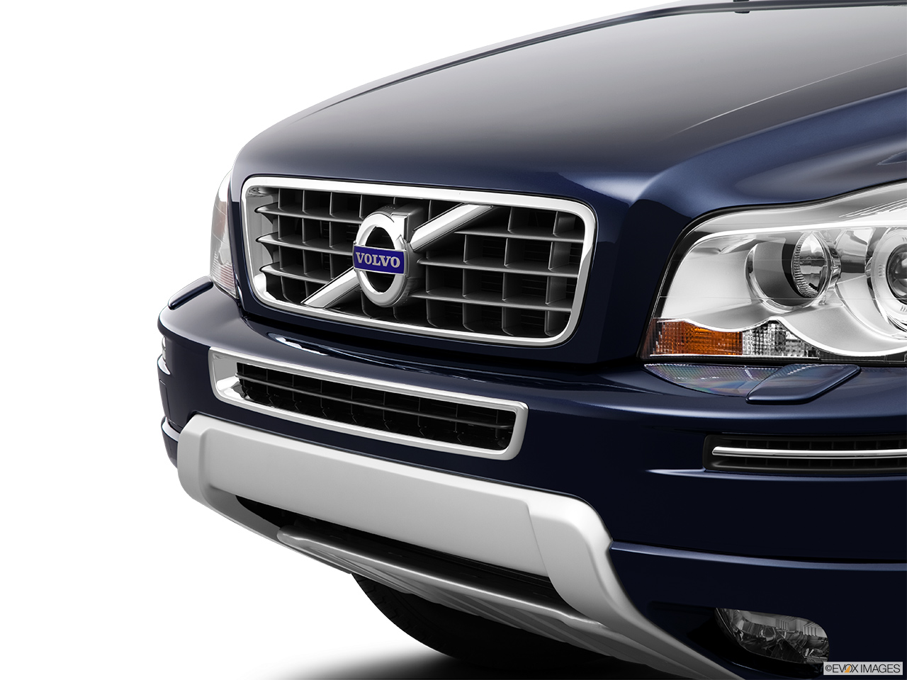 2014 Volvo XC90 3.2 FWD Premier Plus Close up of Grill. 