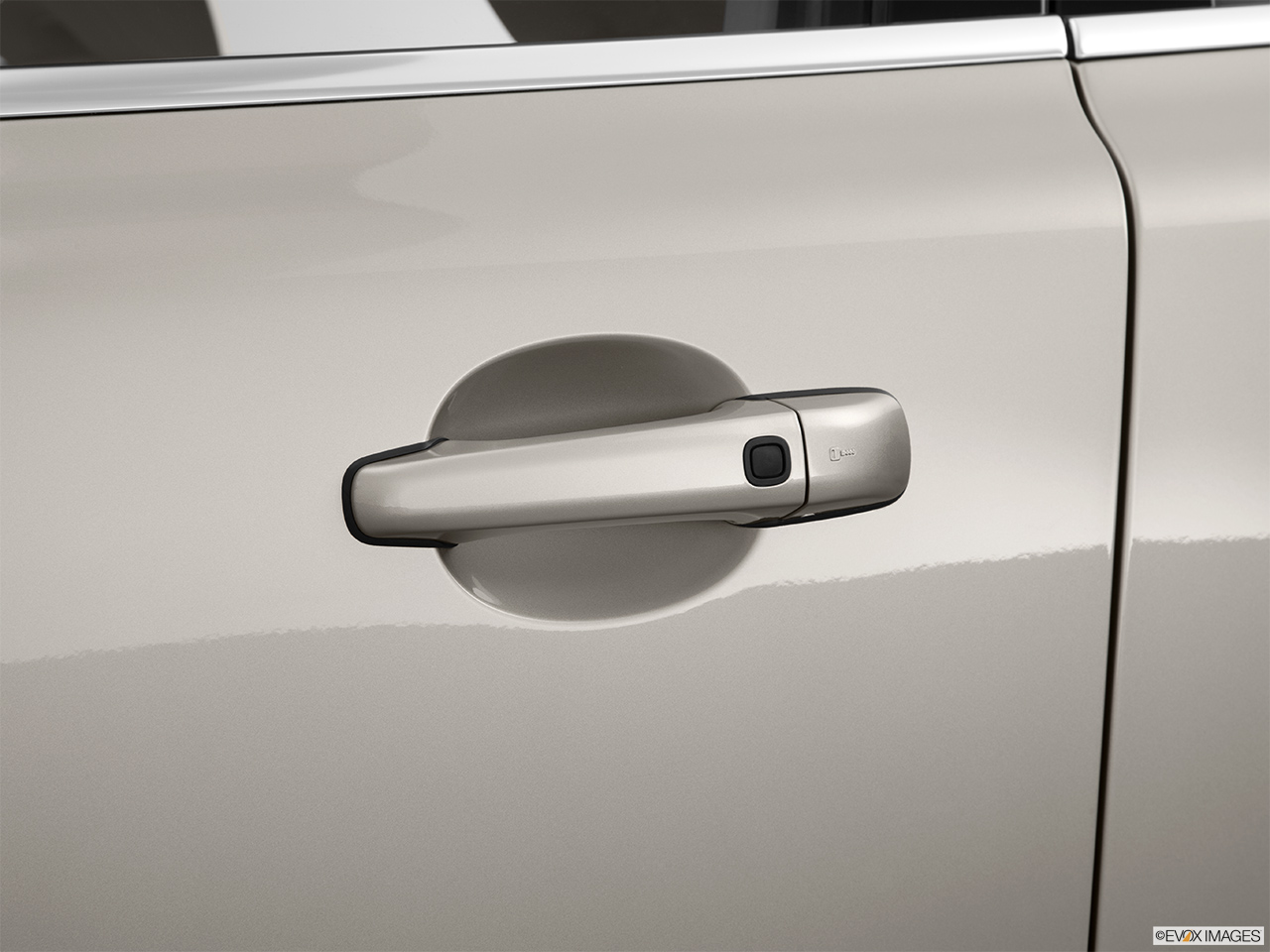 2014 Volvo XC70 3.2 AWD Premier Plus Drivers Side Door handle. 