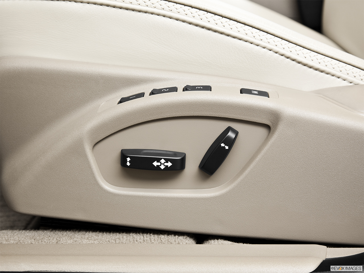2014 Volvo XC70 3.2 AWD Premier Plus Seat Adjustment Controllers. 