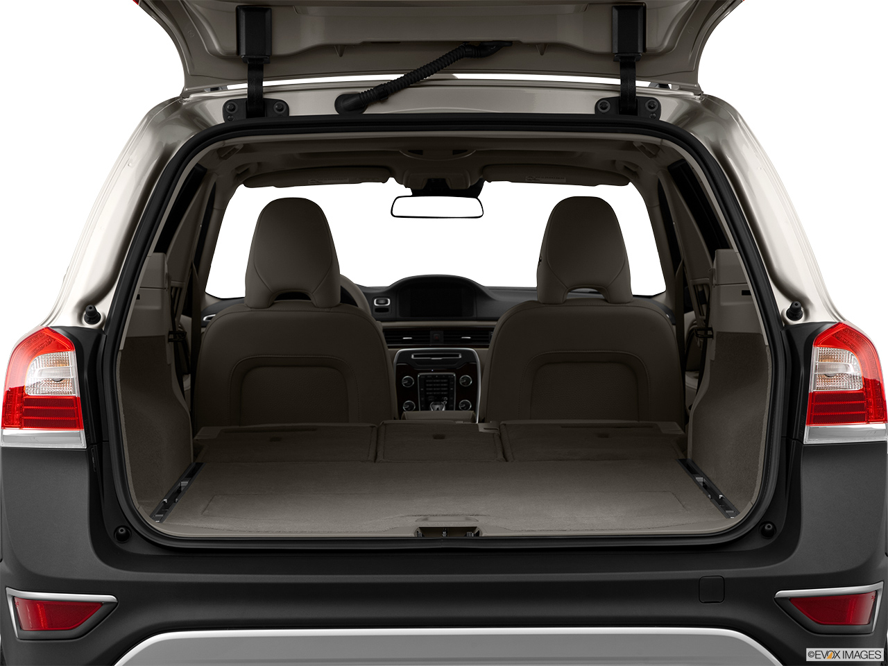 2014 Volvo XC70 3.2 AWD Premier Plus Hatchback & SUV rear angle. 