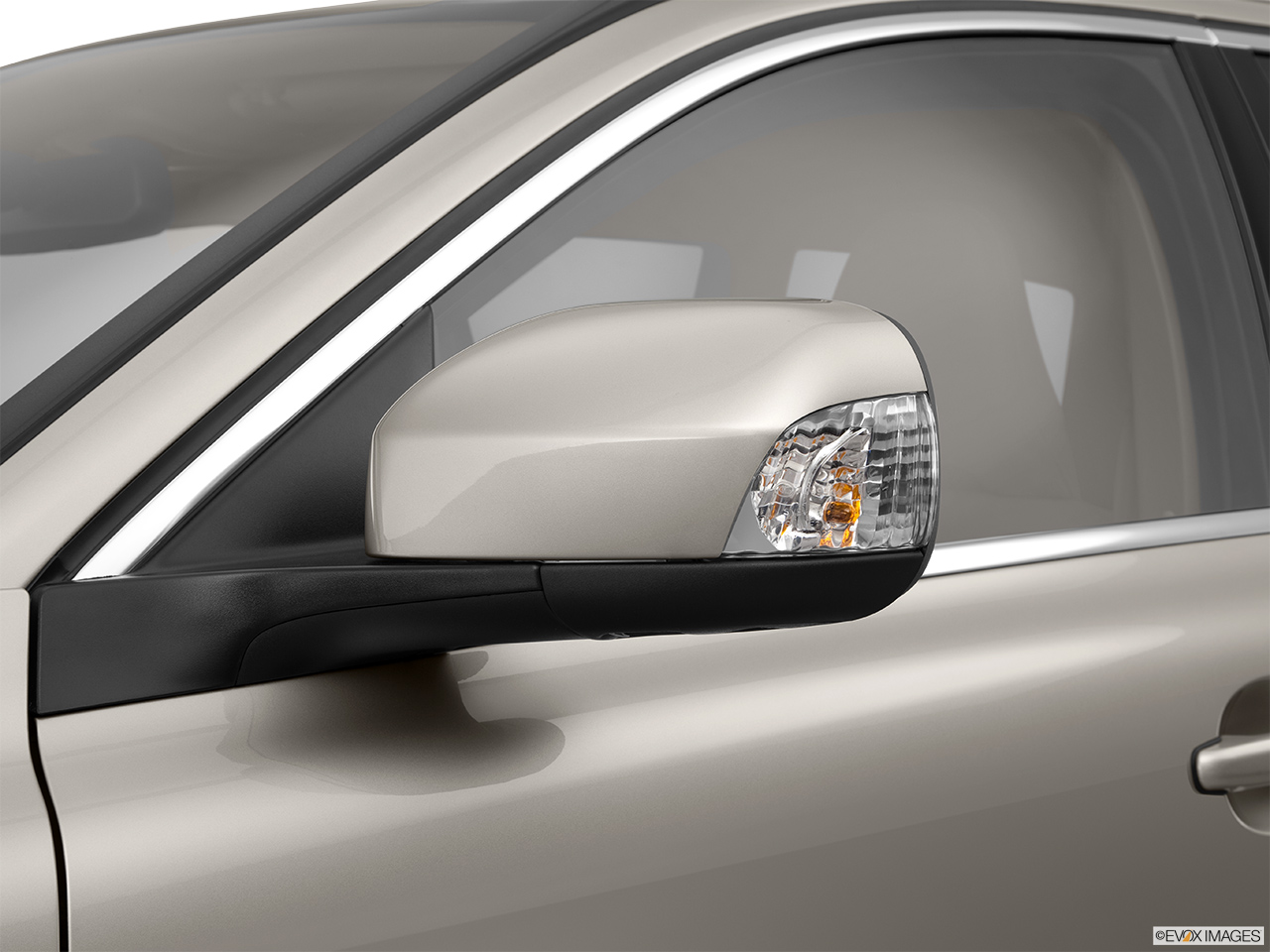 2014 Volvo XC70 3.2 AWD Premier Plus Driver's side mirror, 3_4 rear 