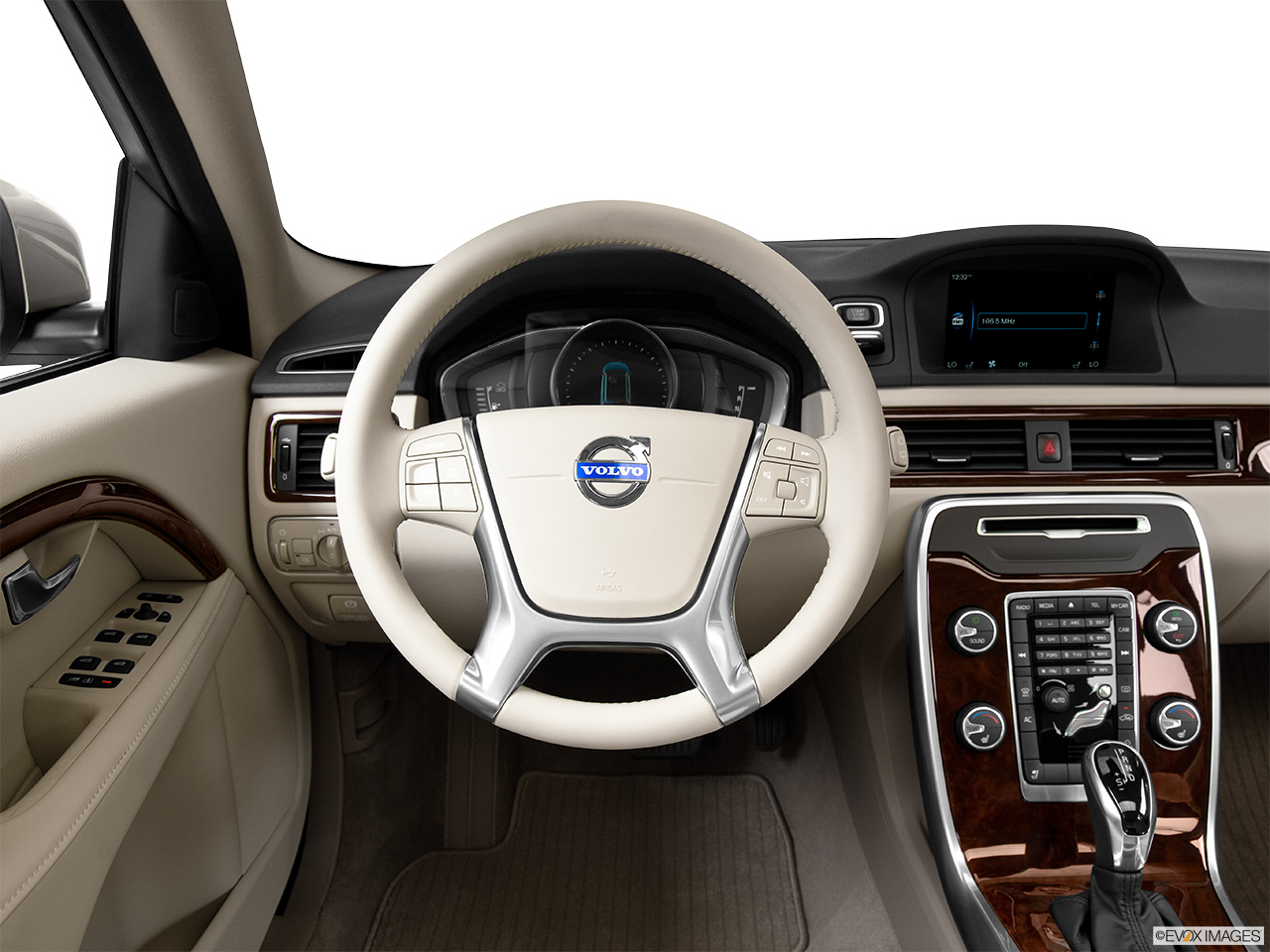 2014 Volvo XC70 3.2 AWD Premier Plus Steering wheel/Center Console. 