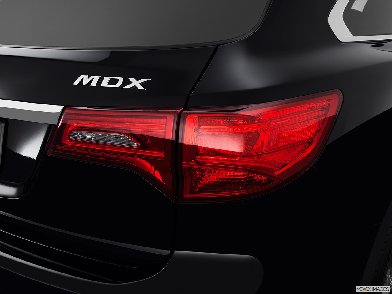2014 Acura MDX Base Passenger Side Taillight. 