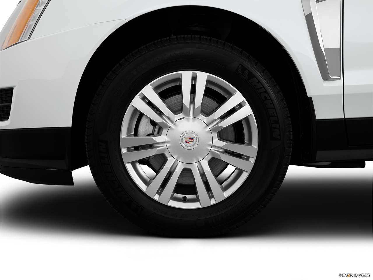 2014 Cadillac SRX Luxury Front Drivers side wheel at profile. 