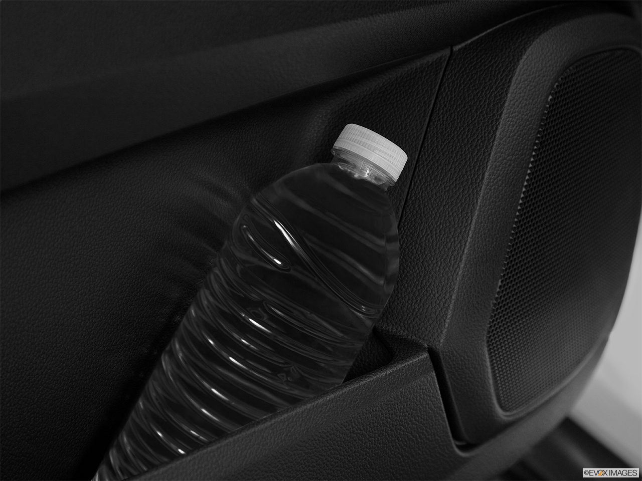 2014 Cadillac SRX Luxury Cup holder prop (tertiary). 