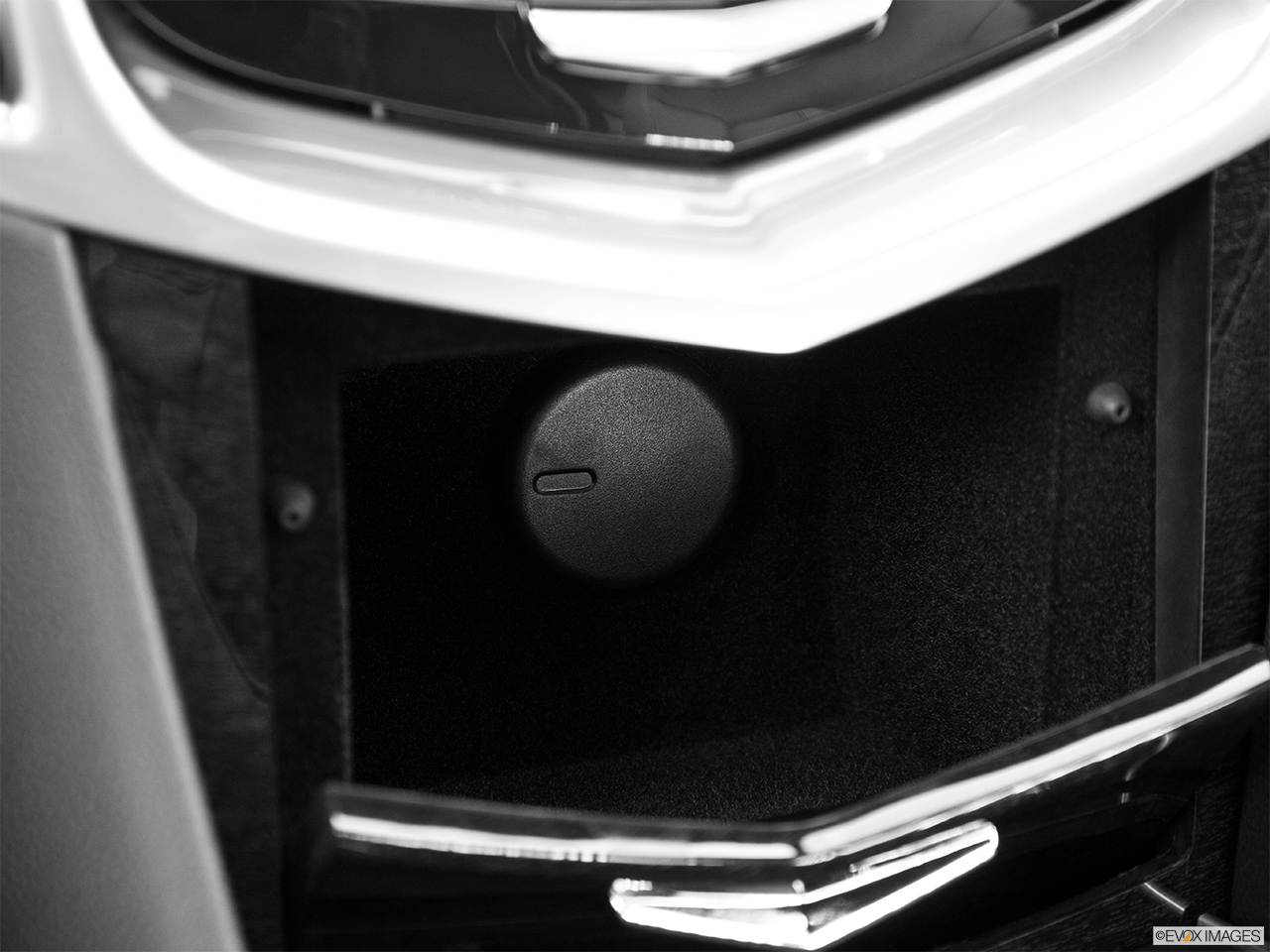 2014 Cadillac SRX Luxury Main power point. 