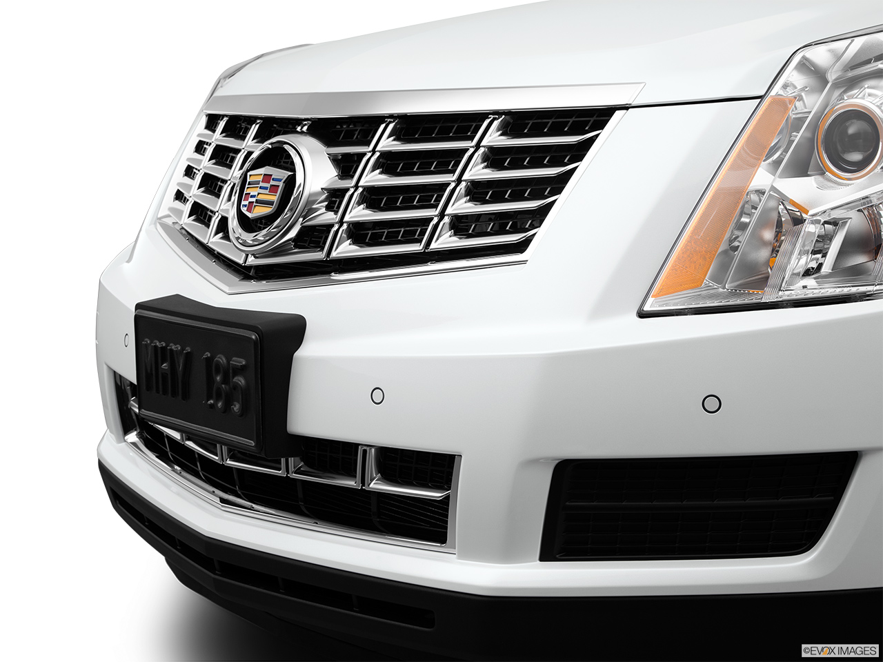 2014 Cadillac SRX Luxury Close up of Grill. 