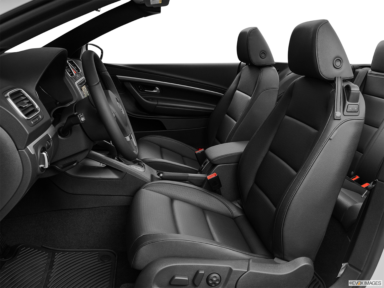 2014 Volkswagen Eos Komfort Front seats from Drivers Side. 