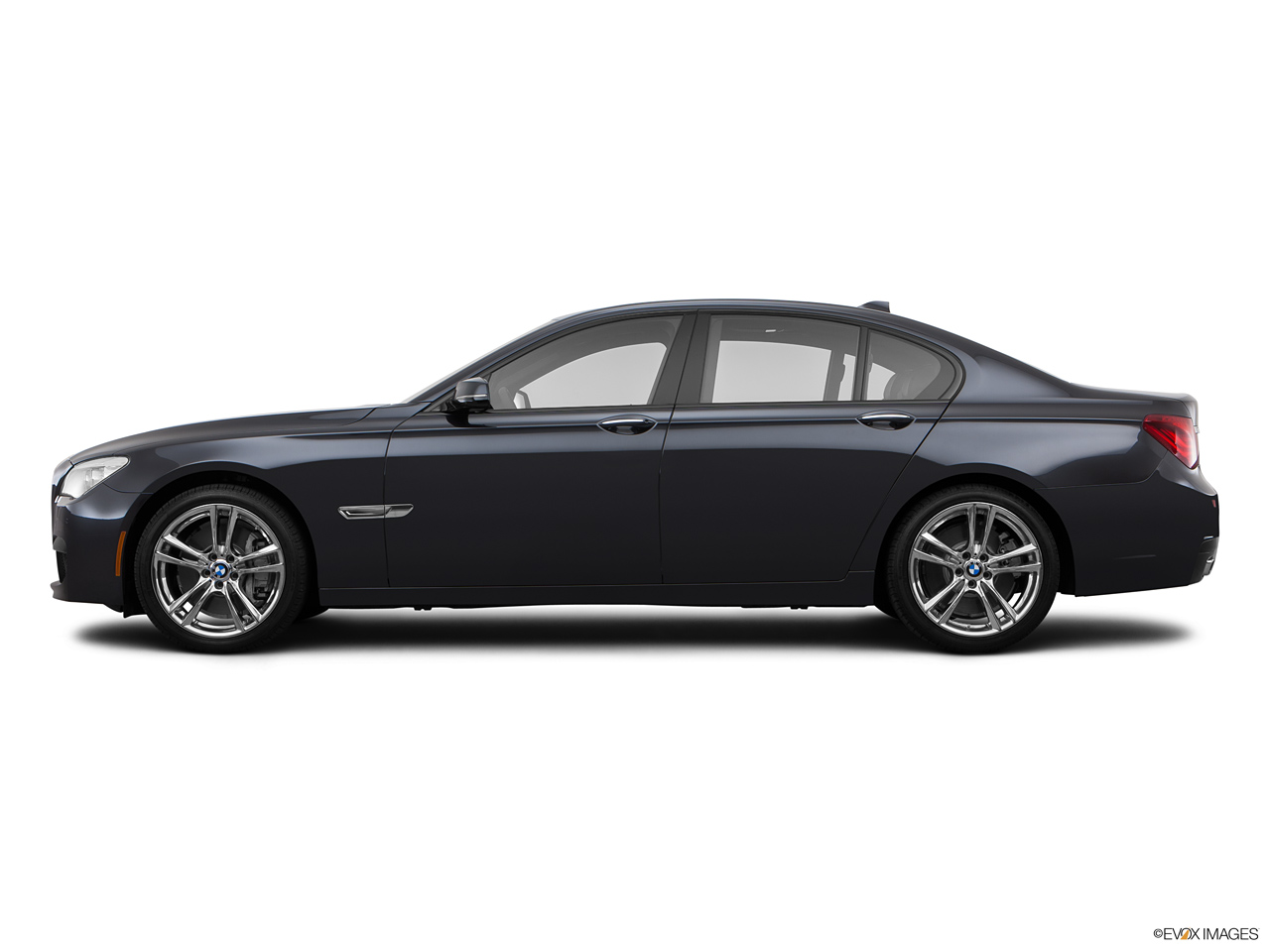 2024 BMW 7-series   Side