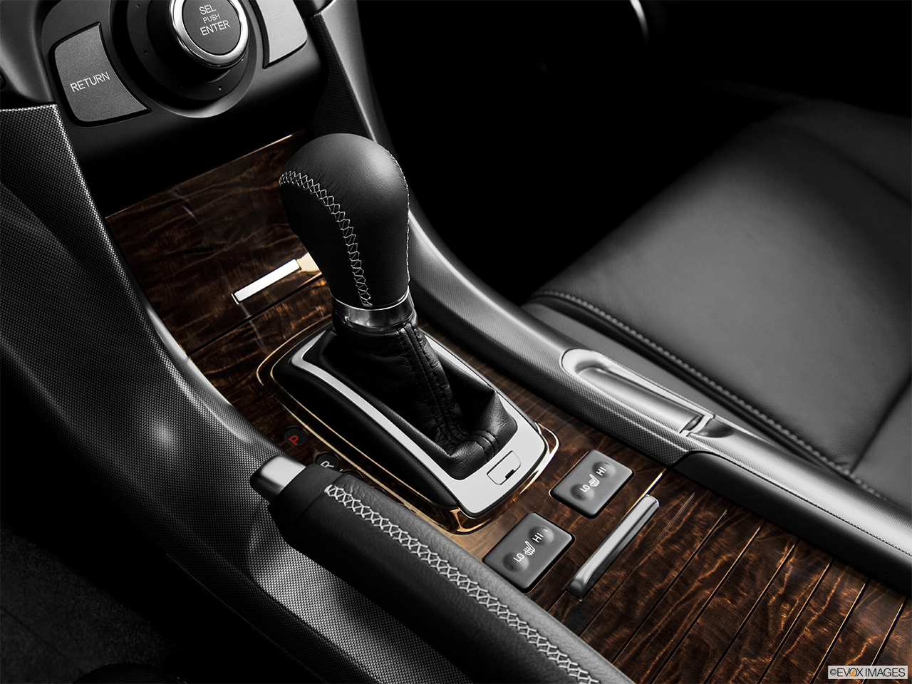 2014 Acura TL Special Edition Gear shifter/center console. 