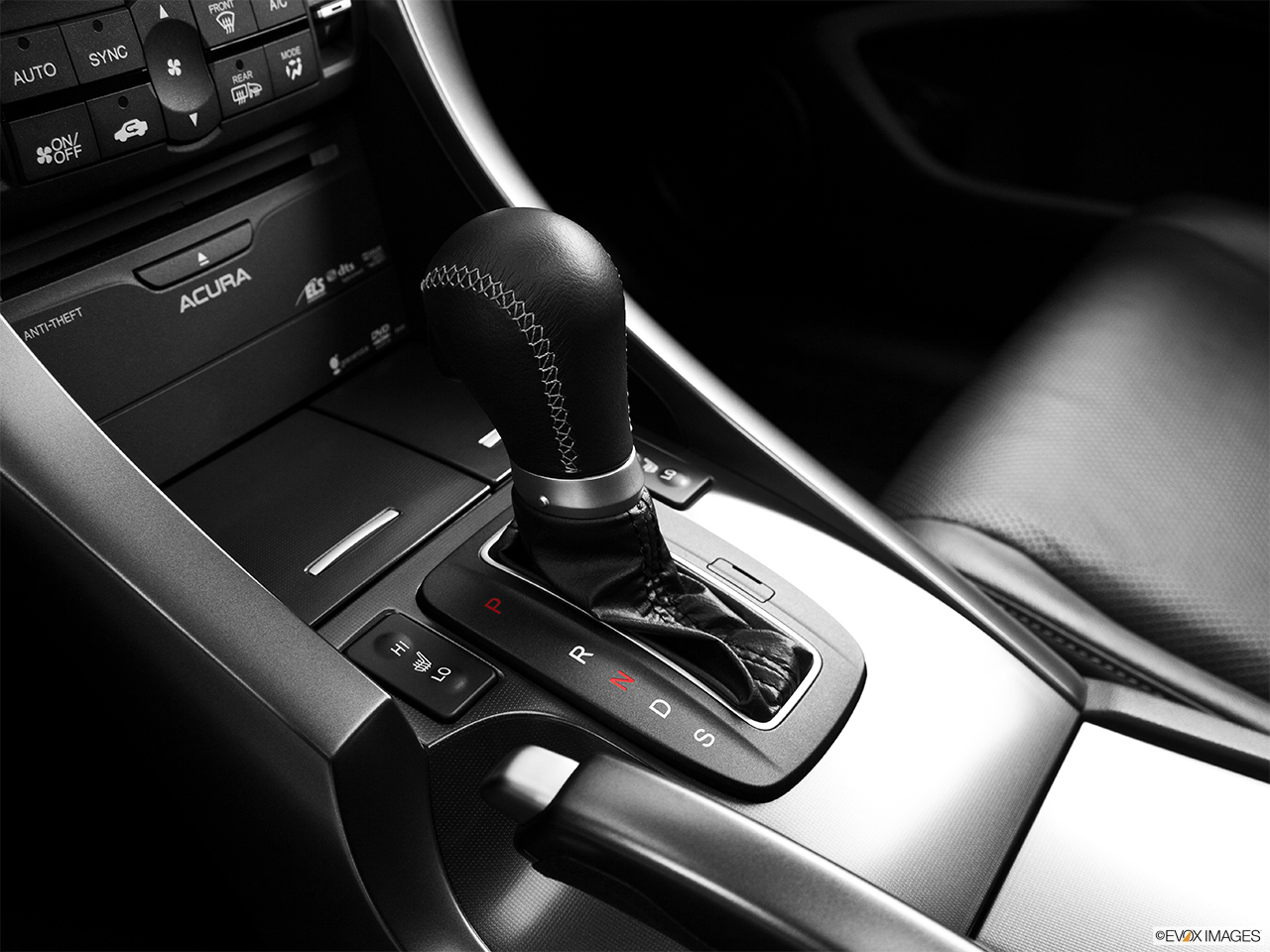 2014 Acura TSX Sport Wagon Base Gear shifter/center console. 