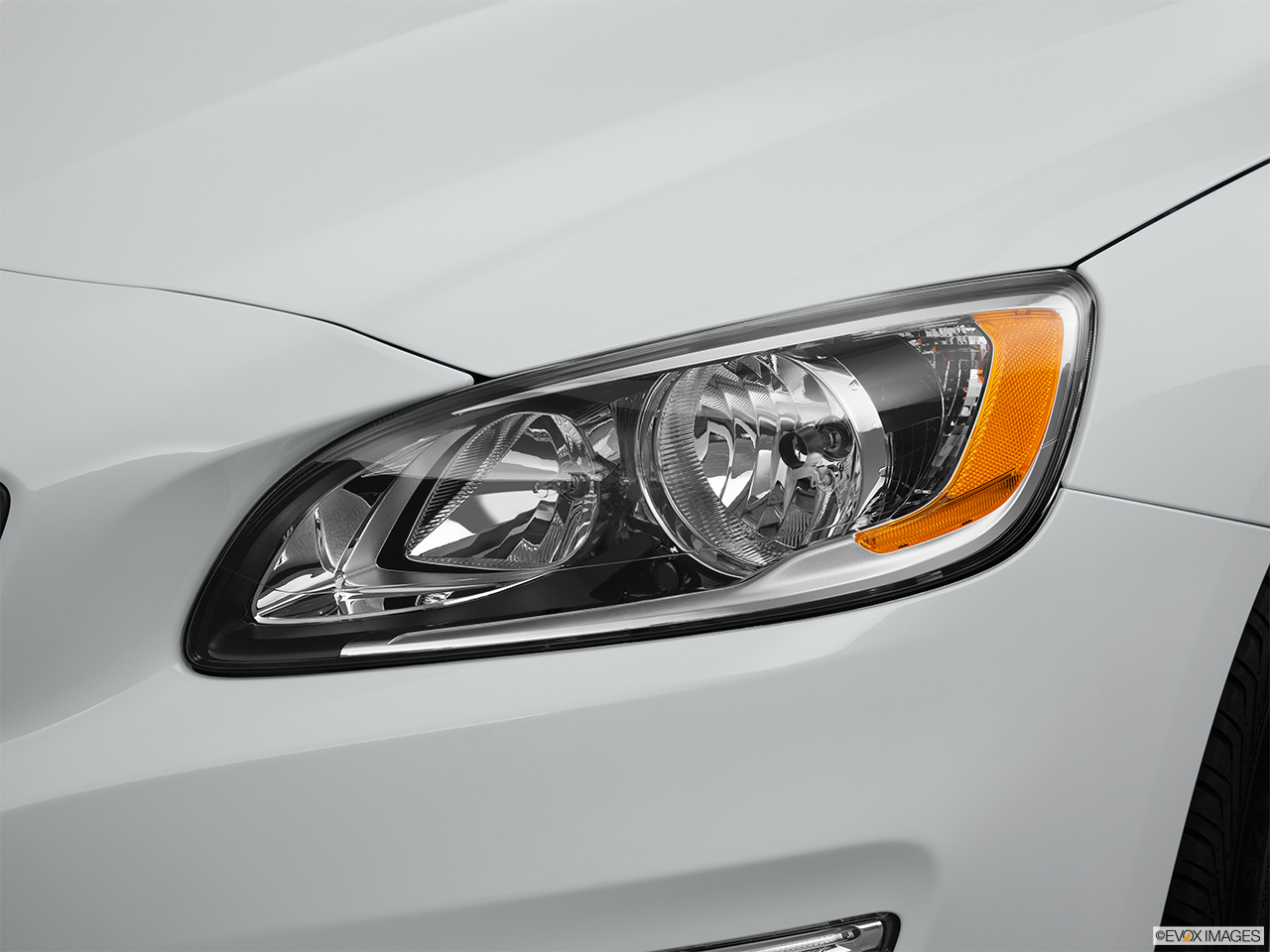 2015 Volvo V60 Premier Plus Drivers Side Headlight. 
