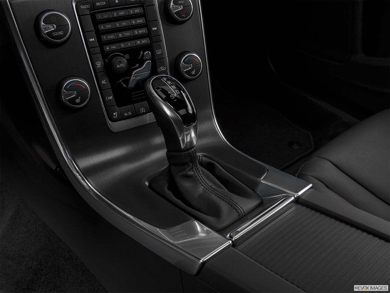 2015 Volvo V60 Premier Plus Gear shifter/center console. 