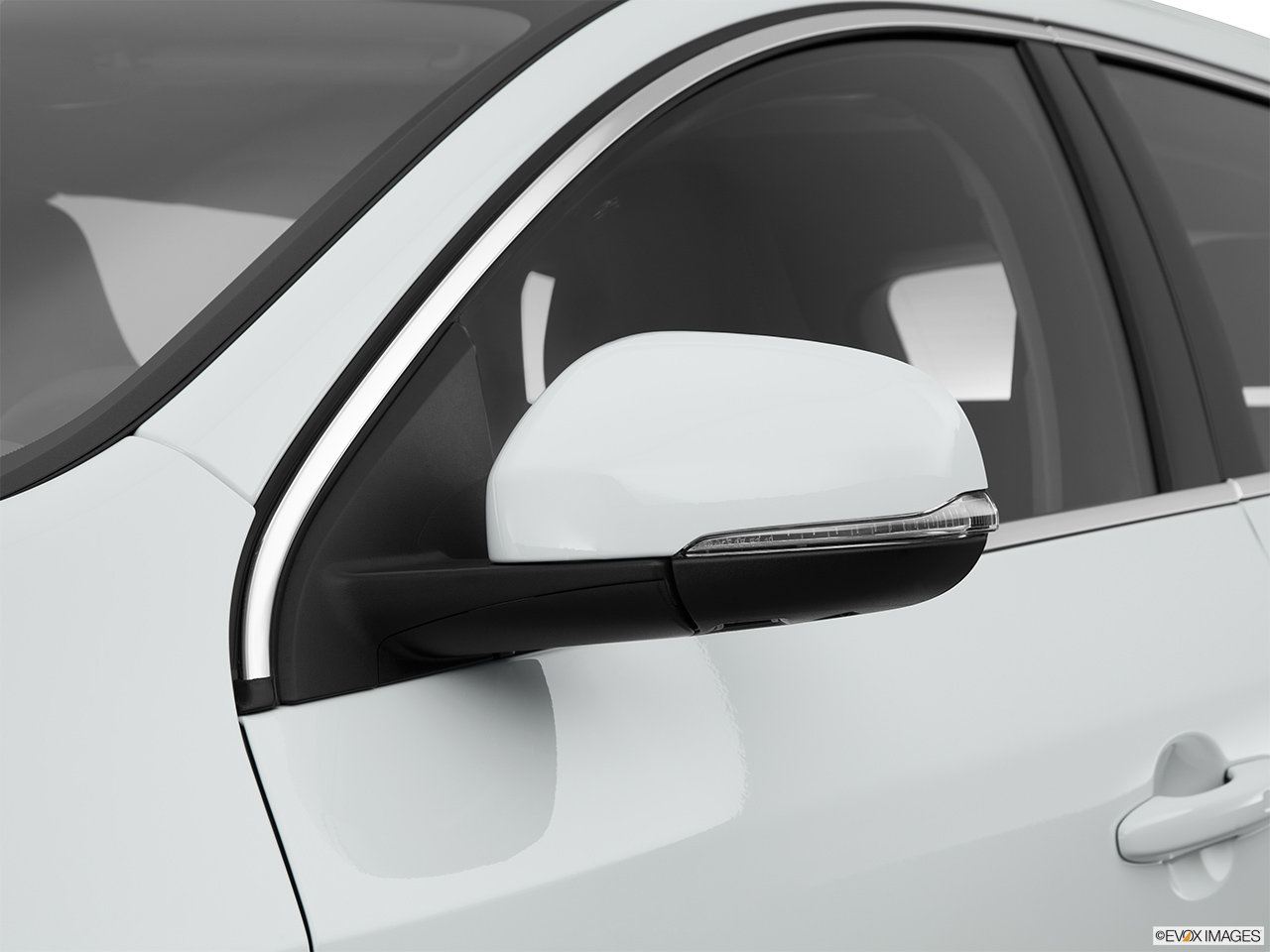 2015 Volvo V60 Premier Plus Driver's side mirror, 3_4 rear 