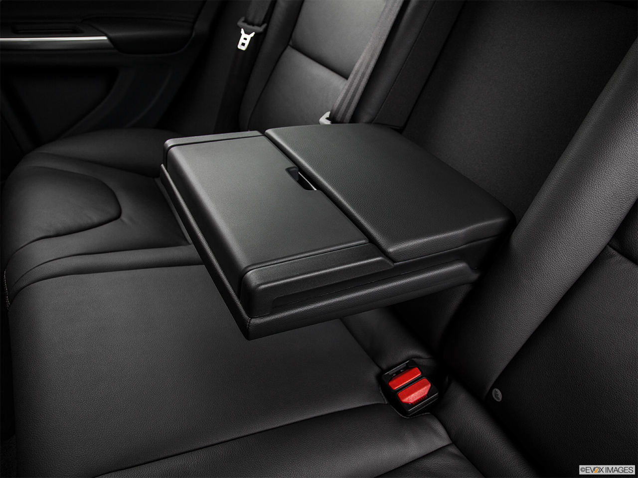 2015 Volvo V60 Premier Plus Rear center console with closed lid from driver's side looking down. 