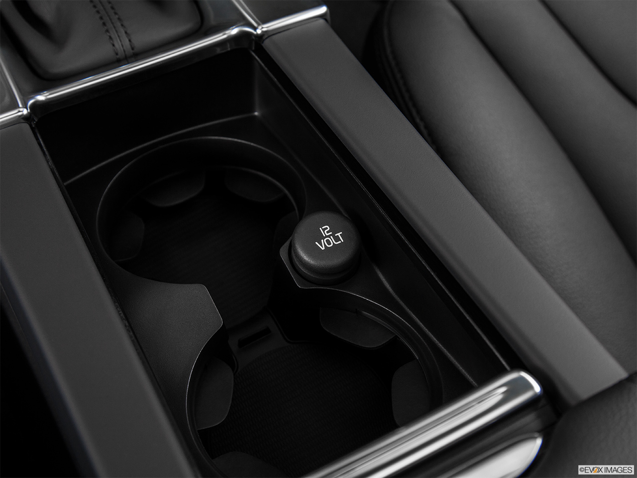 2015 Volvo V60 Premier Plus Main power point. 