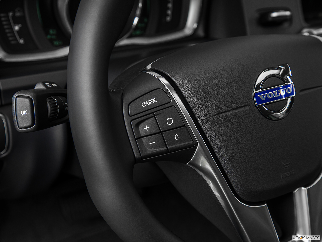 2015 Volvo V60 Premier Plus Steering Wheel Controls (Left Side) 