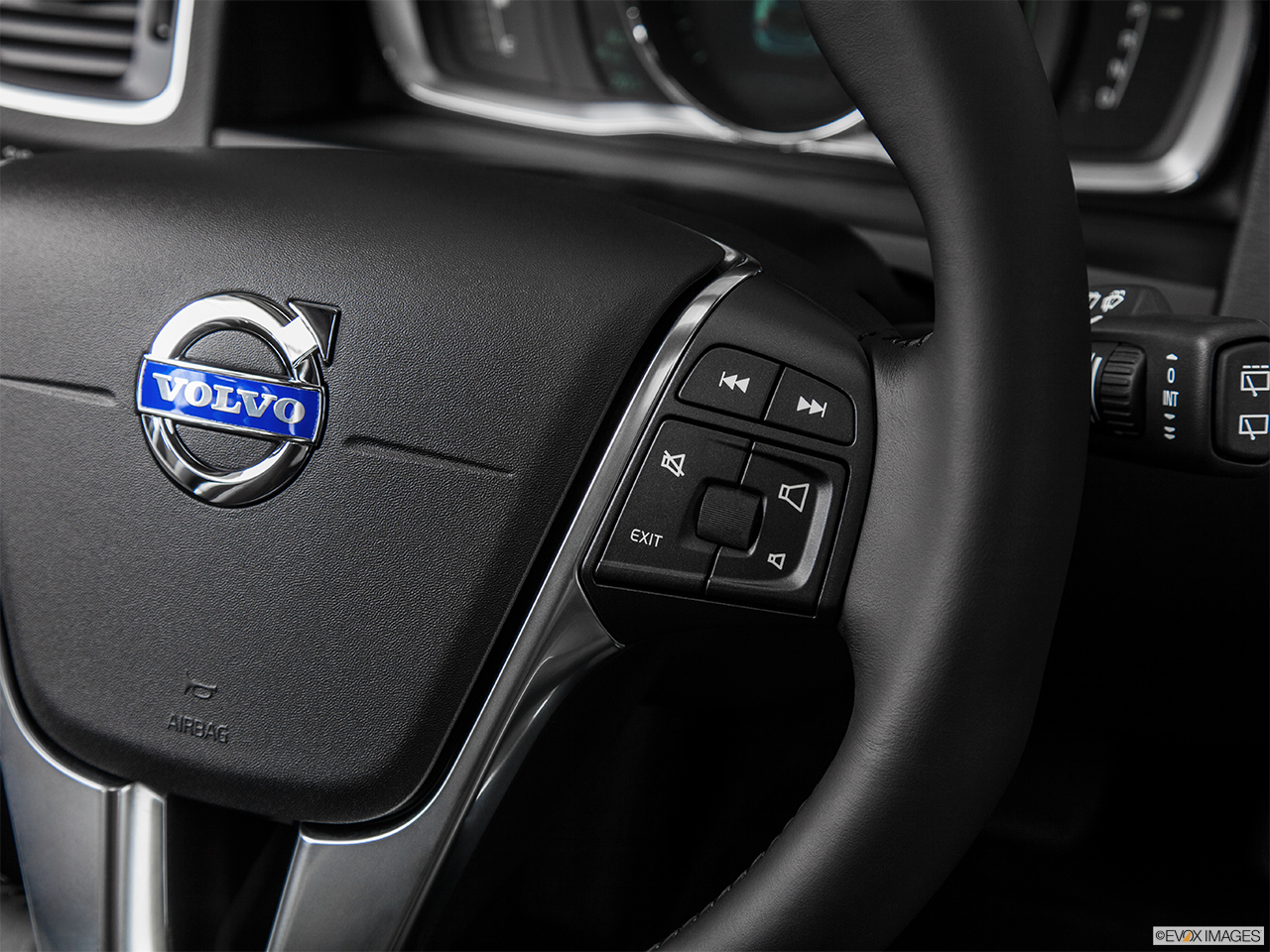2015 Volvo V60 Premier Plus Steering Wheel Controls (Right Side) 