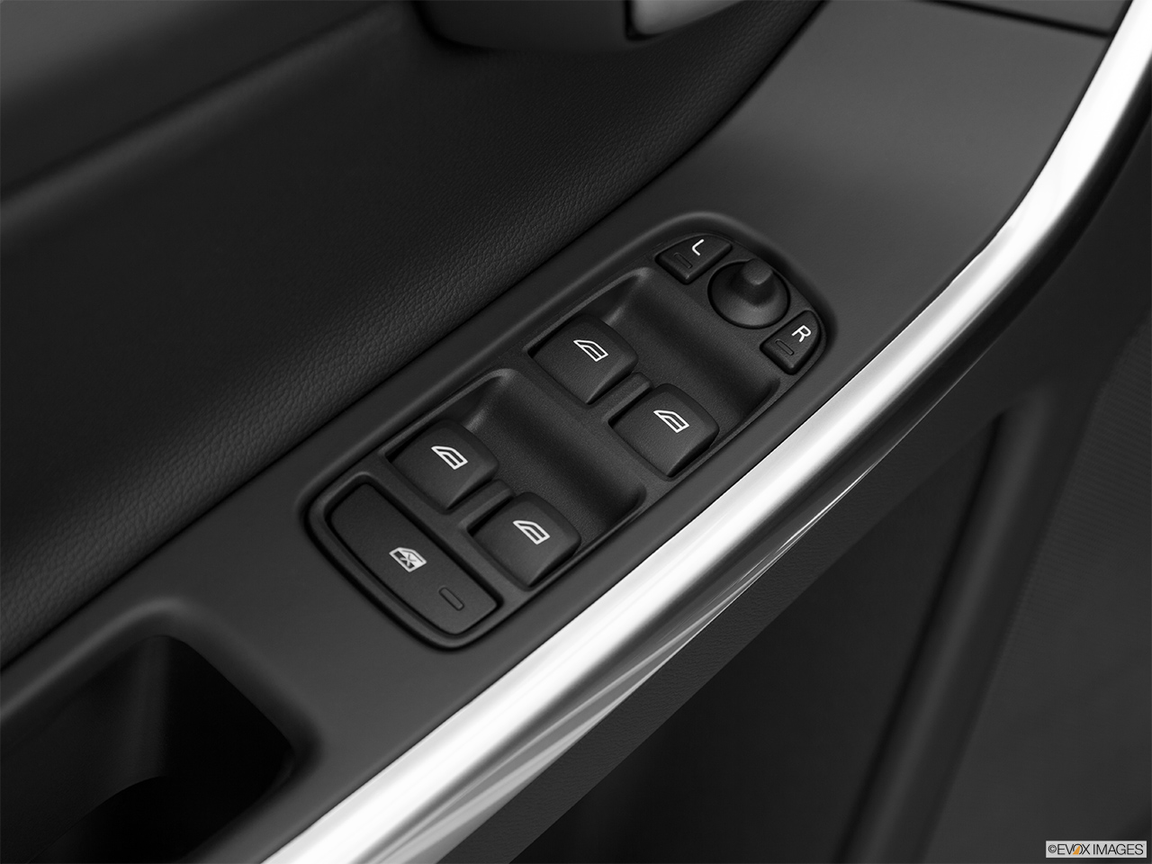 2015 Volvo XC60 Premier Driver's side inside window controls. 